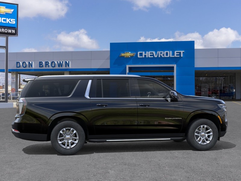 Chevrolet Suburban Vehicle Full-screen Gallery Image 5