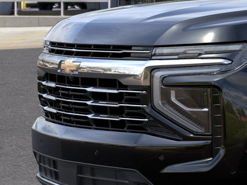 Chevrolet Suburban Vehicle Full-screen Gallery Image 13