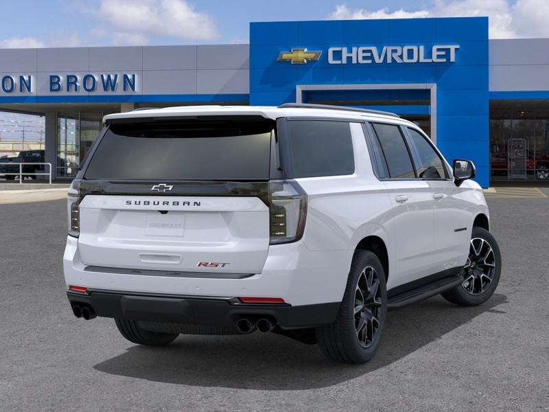 Chevrolet Suburban Vehicle Full-screen Gallery Image 4