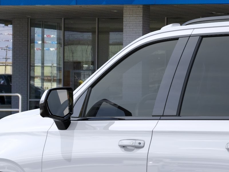 Chevrolet Suburban Vehicle Full-screen Gallery Image 12