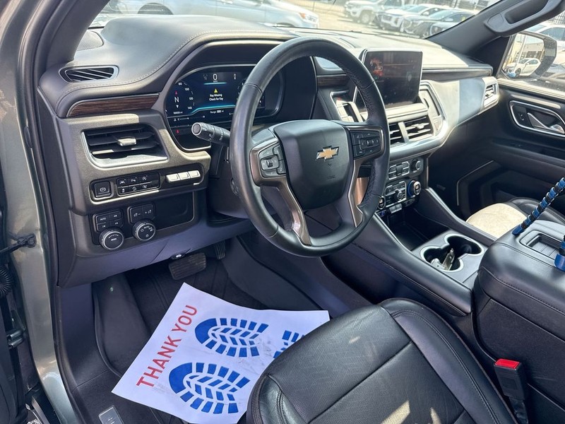 Chevrolet Suburban Vehicle Full-screen Gallery Image 17