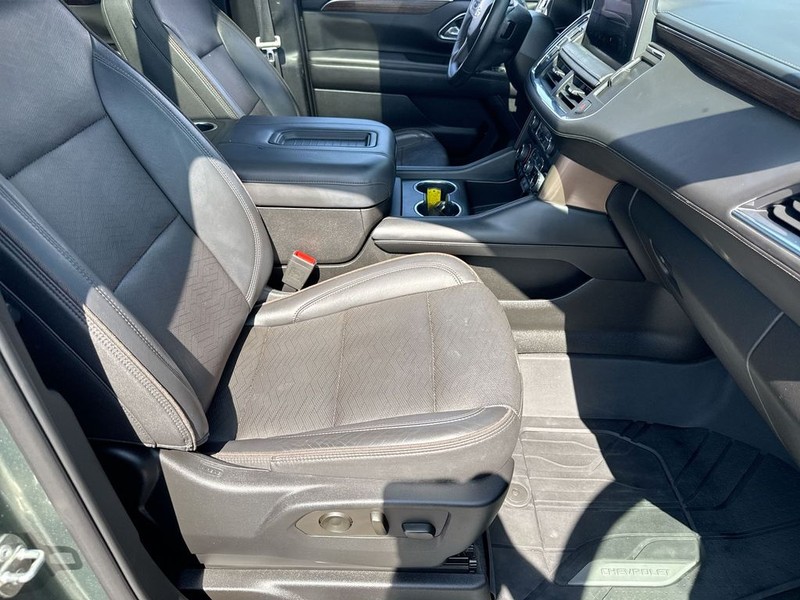 Chevrolet Suburban Vehicle Full-screen Gallery Image 34