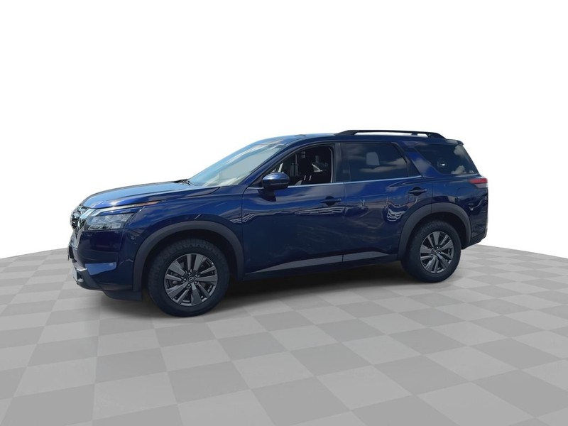 Nissan Pathfinder Vehicle Full-screen Gallery Image 7