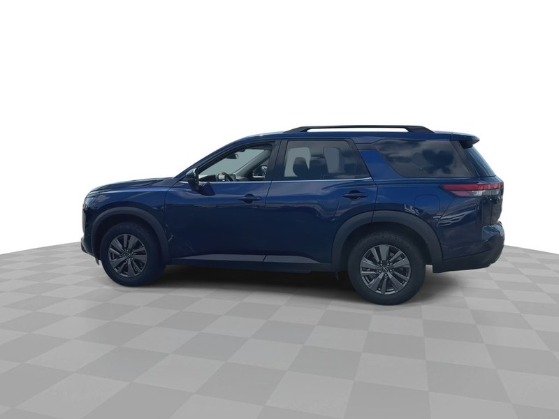 Nissan Pathfinder Vehicle Full-screen Gallery Image 10