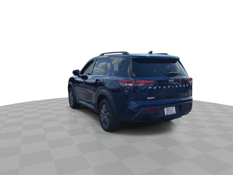 Nissan Pathfinder Vehicle Full-screen Gallery Image 11