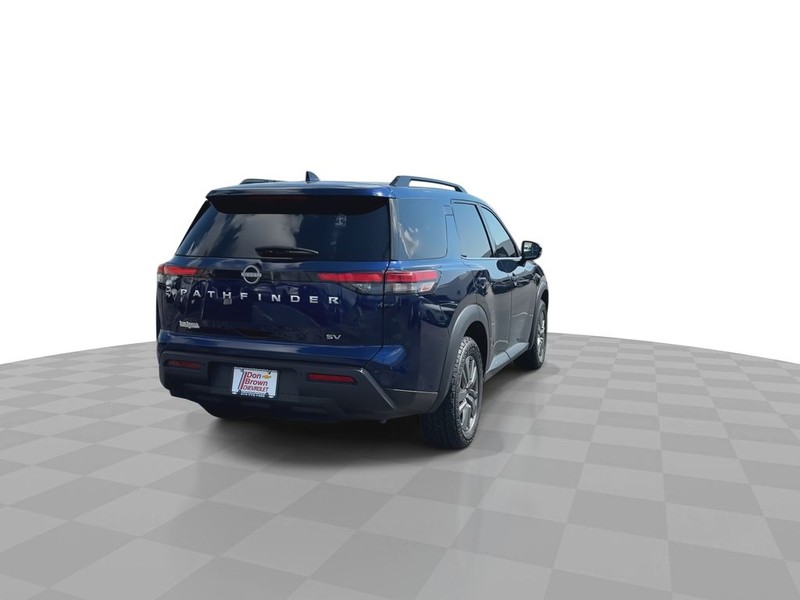 Nissan Pathfinder Vehicle Full-screen Gallery Image 13