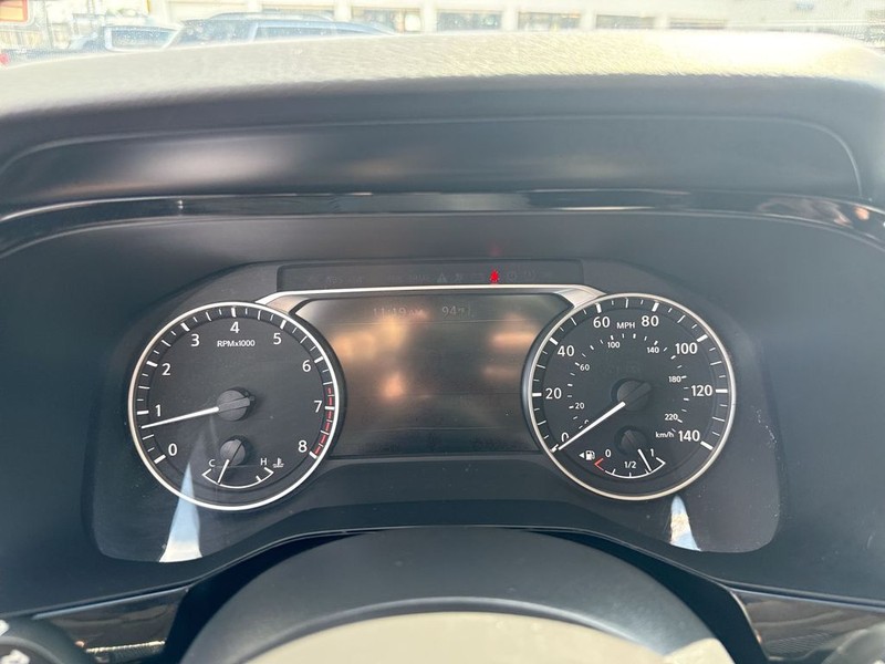 Nissan Pathfinder Vehicle Full-screen Gallery Image 19