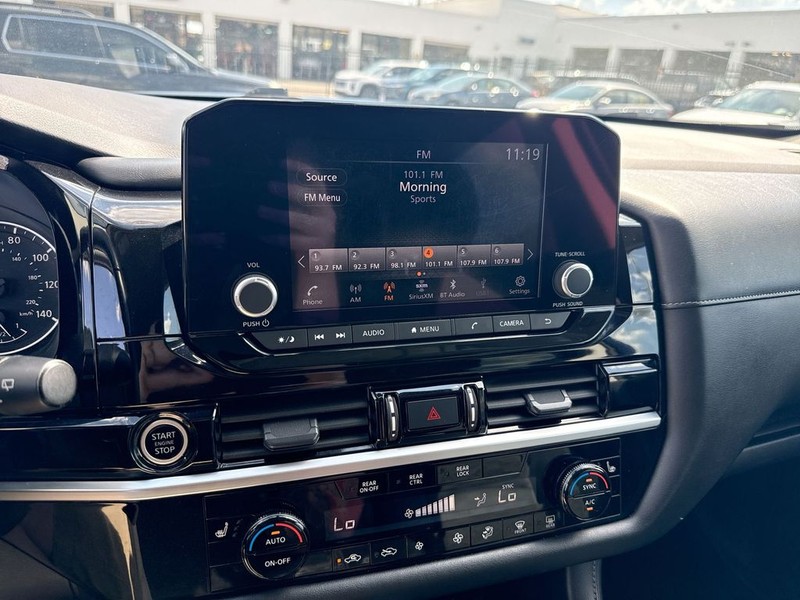 Nissan Pathfinder Vehicle Full-screen Gallery Image 20