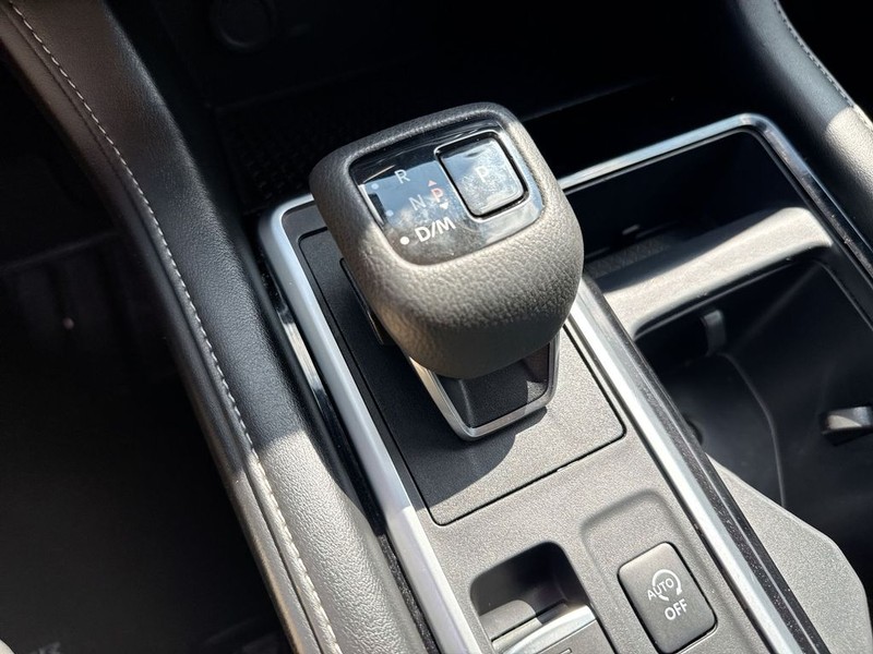 Nissan Pathfinder Vehicle Full-screen Gallery Image 22