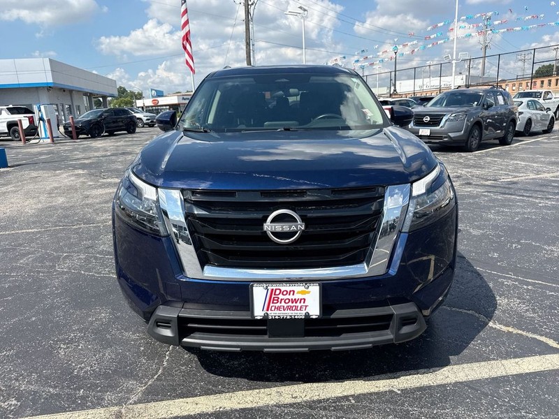 Nissan Pathfinder Vehicle Full-screen Gallery Image 35