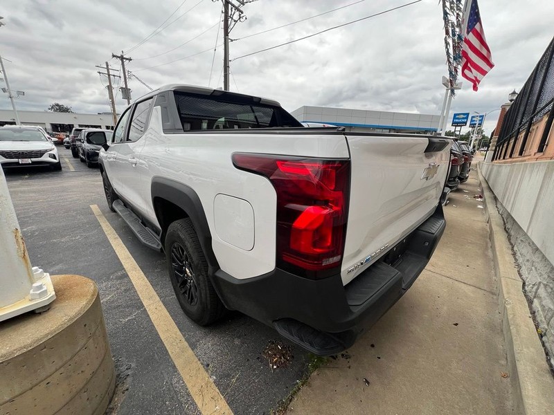 Chevrolet Silverado EV Vehicle Full-screen Gallery Image 03