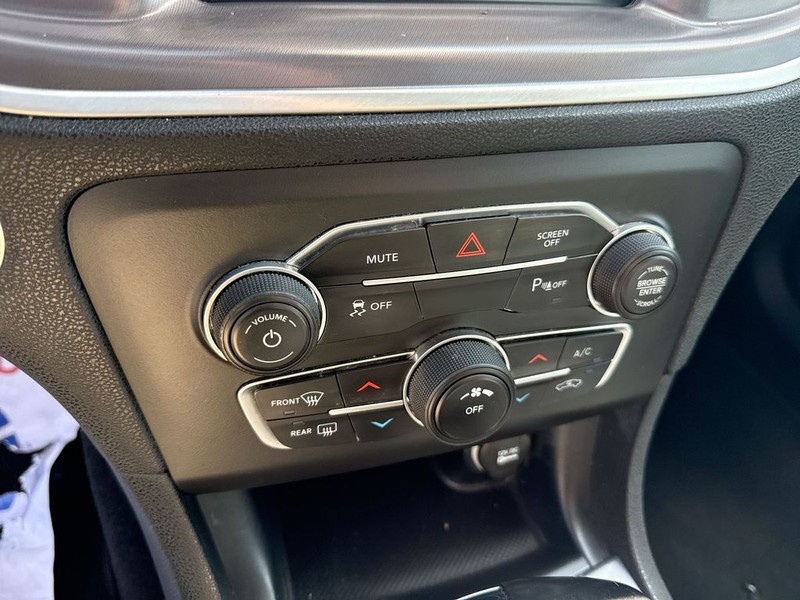Dodge Charger Vehicle Full-screen Gallery Image 24