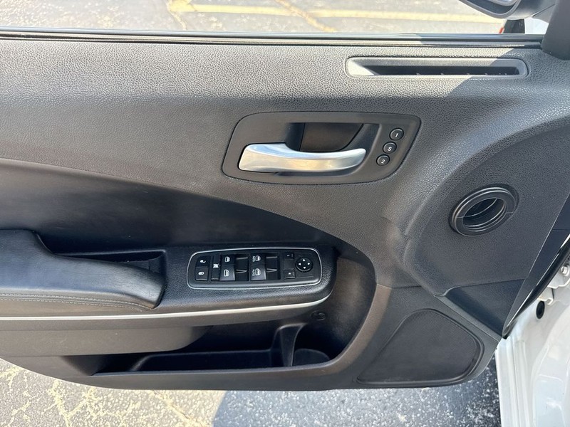 Dodge Charger Vehicle Full-screen Gallery Image 29