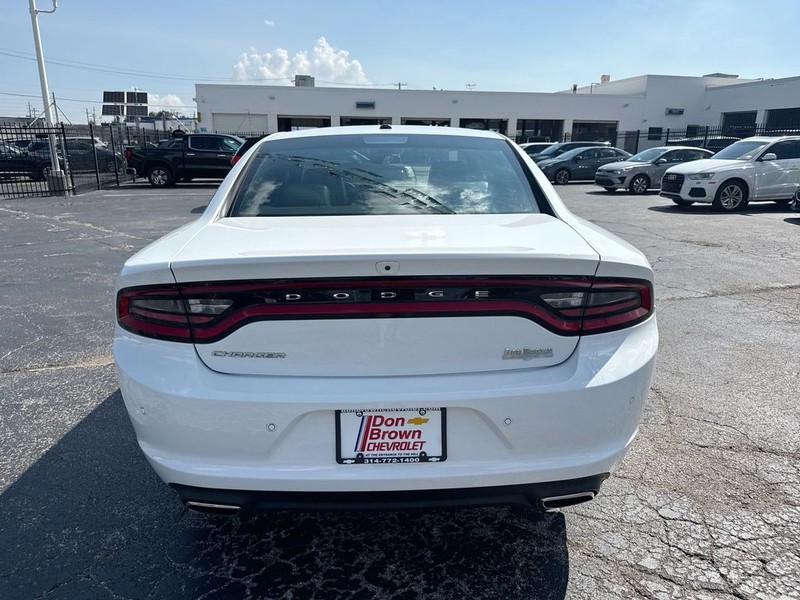 Dodge Charger Vehicle Full-screen Gallery Image 32