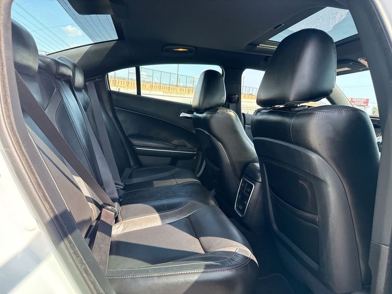 Dodge Charger Vehicle Full-screen Gallery Image 33