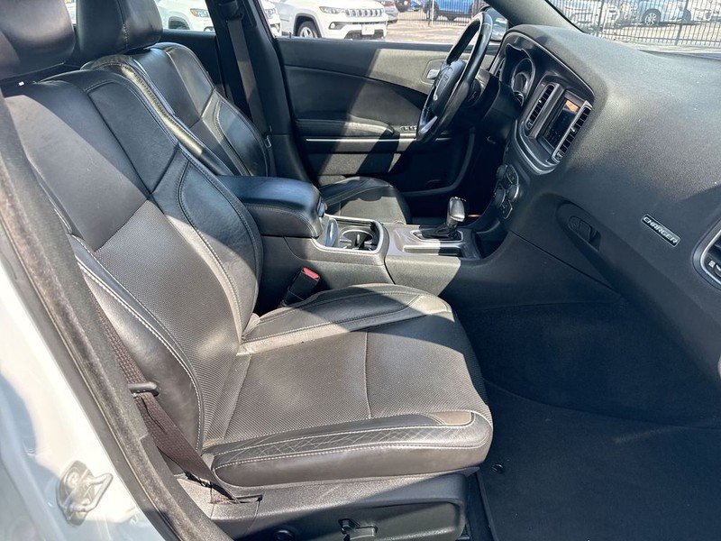 Dodge Charger Vehicle Full-screen Gallery Image 34