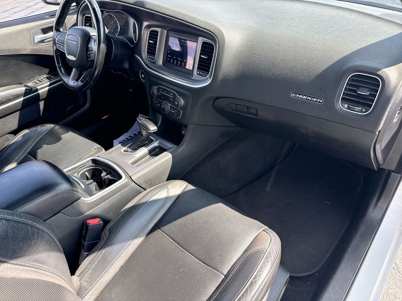 Dodge Charger Vehicle Full-screen Gallery Image 35