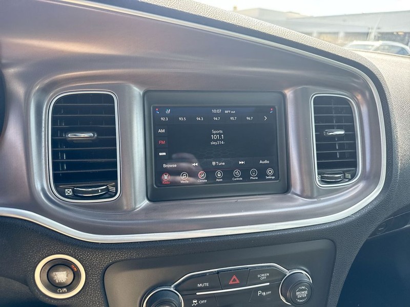 Dodge Charger Vehicle Full-screen Gallery Image 40