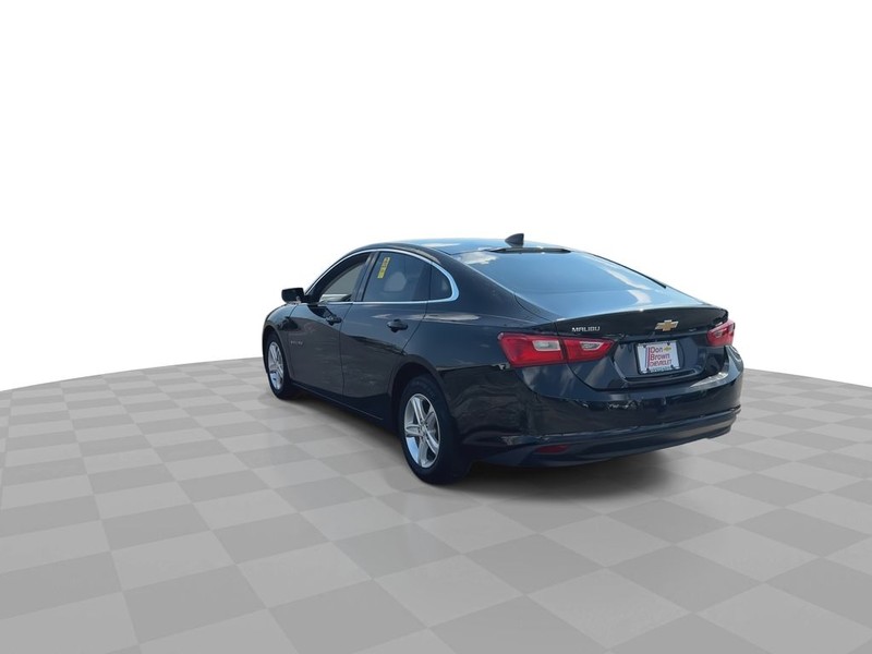 Chevrolet Malibu Vehicle Full-screen Gallery Image 10