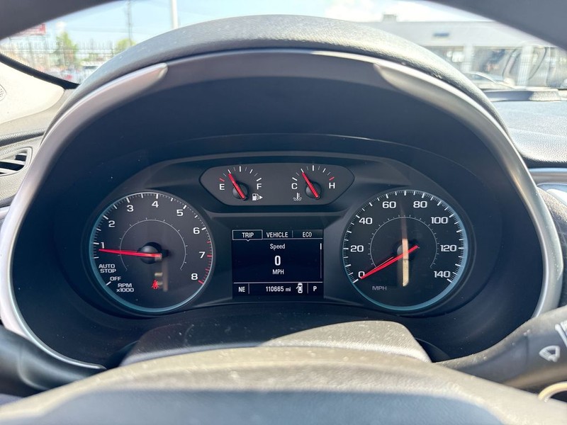 Chevrolet Malibu Vehicle Full-screen Gallery Image 18