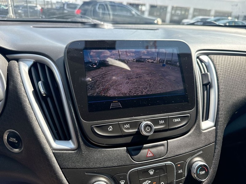 Chevrolet Malibu Vehicle Full-screen Gallery Image 21
