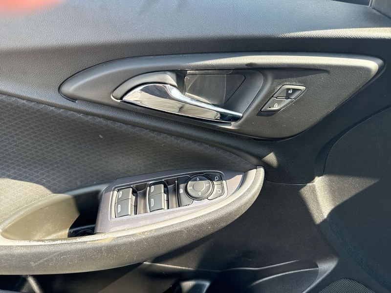 Chevrolet Malibu Vehicle Full-screen Gallery Image 29