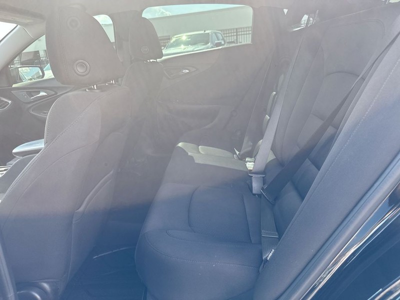 Chevrolet Malibu Vehicle Full-screen Gallery Image 30