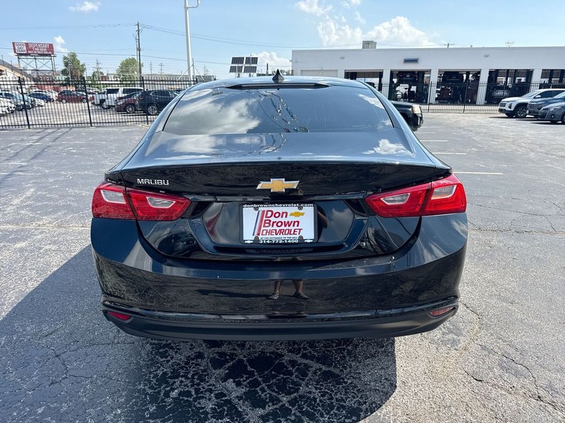 Chevrolet Malibu Vehicle Full-screen Gallery Image 31