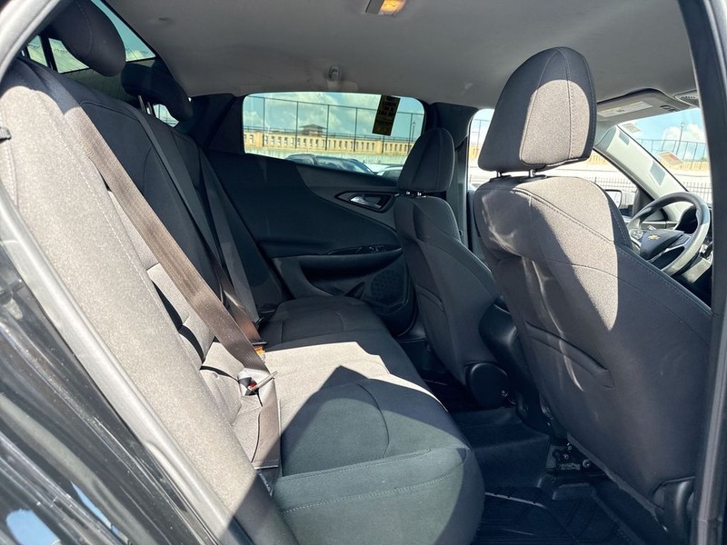 Chevrolet Malibu Vehicle Full-screen Gallery Image 32