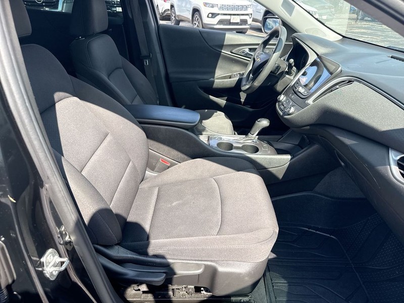 Chevrolet Malibu Vehicle Full-screen Gallery Image 33