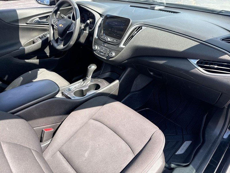 Chevrolet Malibu Vehicle Full-screen Gallery Image 34