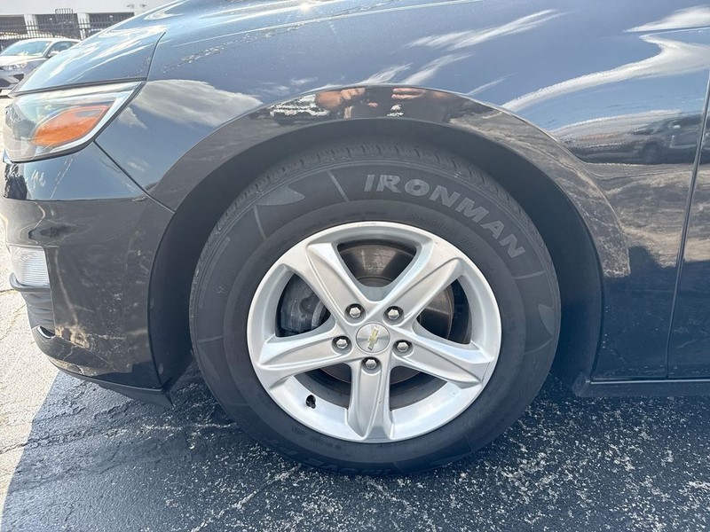 Chevrolet Malibu Vehicle Full-screen Gallery Image 36