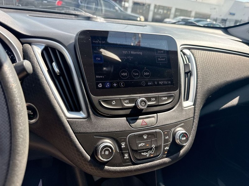 Chevrolet Malibu Vehicle Full-screen Gallery Image 38