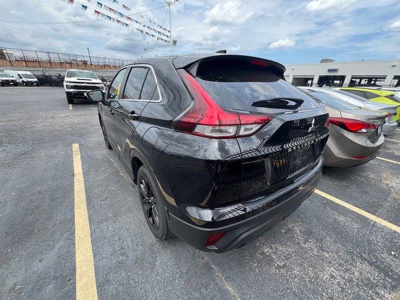 Mitsubishi Eclipse Cross Vehicle Full-screen Gallery Image 4