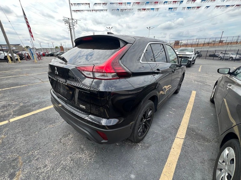 Mitsubishi Eclipse Cross Vehicle Full-screen Gallery Image 6