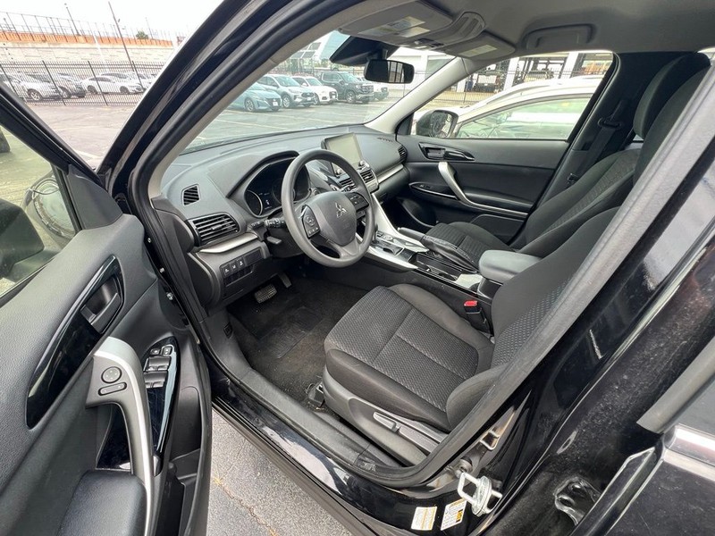 Mitsubishi Eclipse Cross Vehicle Full-screen Gallery Image 7