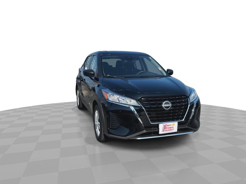 Nissan Kicks Vehicle Full-screen Gallery Image 4