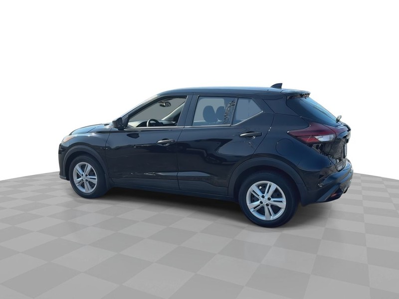 Nissan Kicks Vehicle Full-screen Gallery Image 10