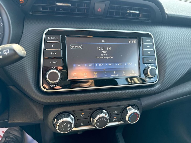 Nissan Kicks Vehicle Full-screen Gallery Image 20