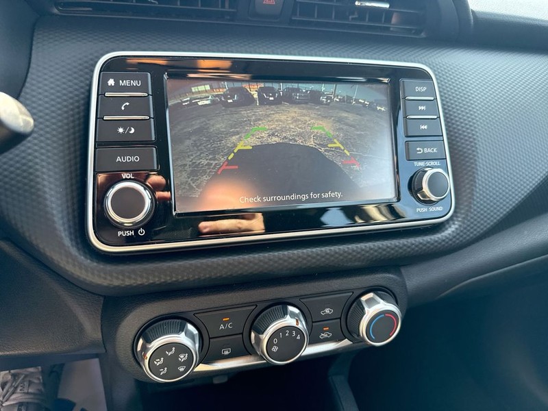 Nissan Kicks Vehicle Full-screen Gallery Image 21