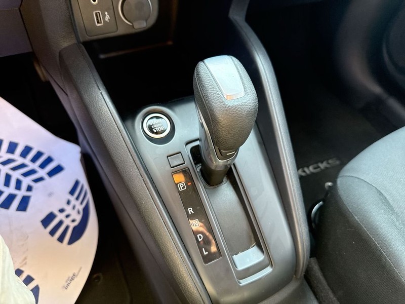 Nissan Kicks Vehicle Full-screen Gallery Image 22