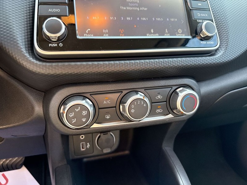 Nissan Kicks Vehicle Full-screen Gallery Image 23