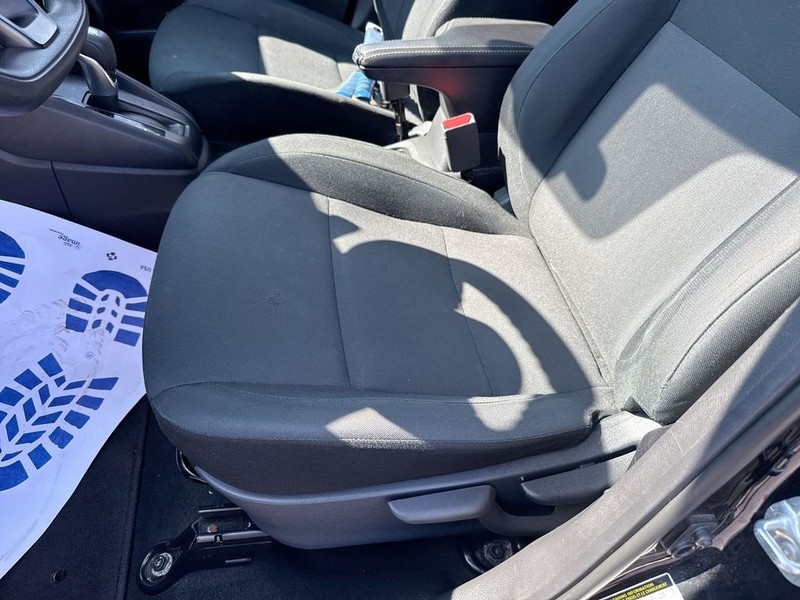 Nissan Kicks Vehicle Full-screen Gallery Image 24
