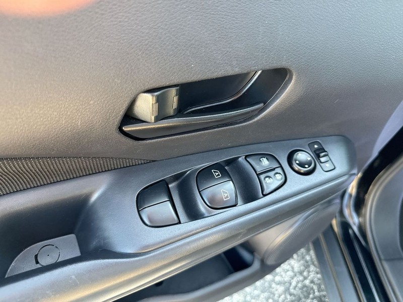 Nissan Kicks Vehicle Full-screen Gallery Image 28