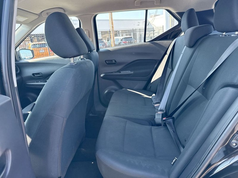 Nissan Kicks Vehicle Full-screen Gallery Image 29