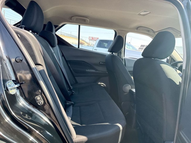 Nissan Kicks Vehicle Full-screen Gallery Image 31