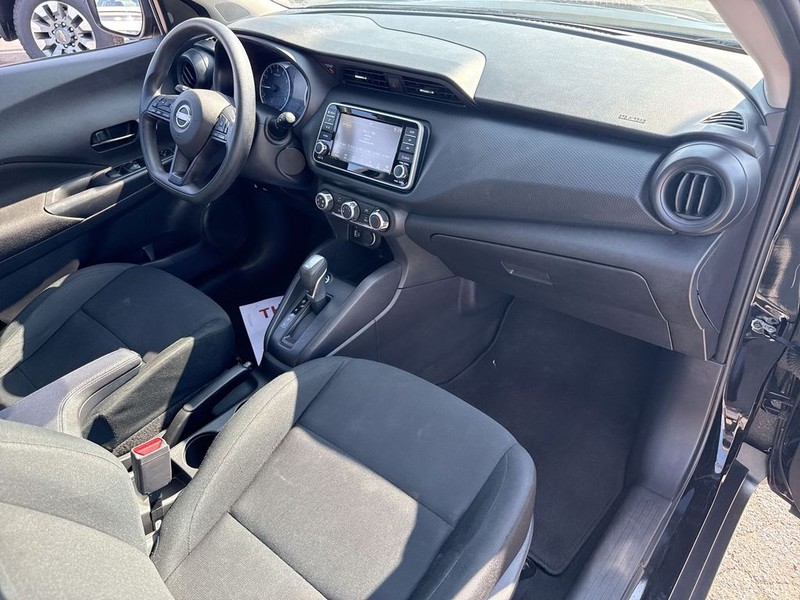 Nissan Kicks Vehicle Full-screen Gallery Image 33