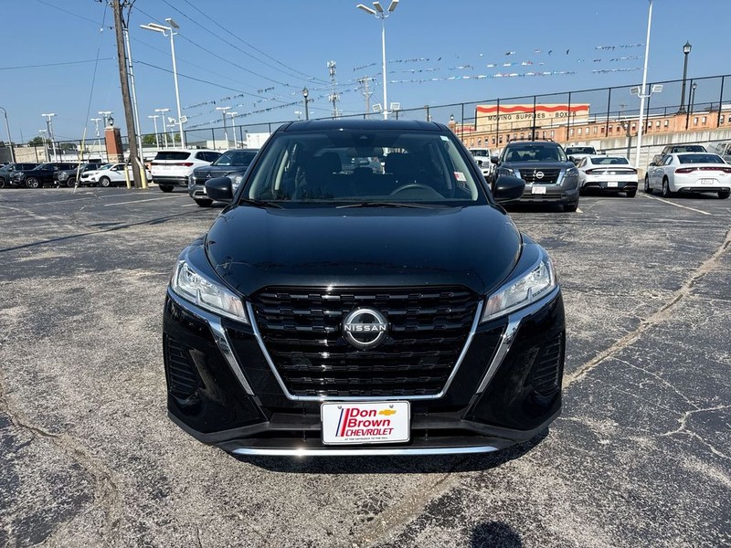 Nissan Kicks Vehicle Full-screen Gallery Image 34