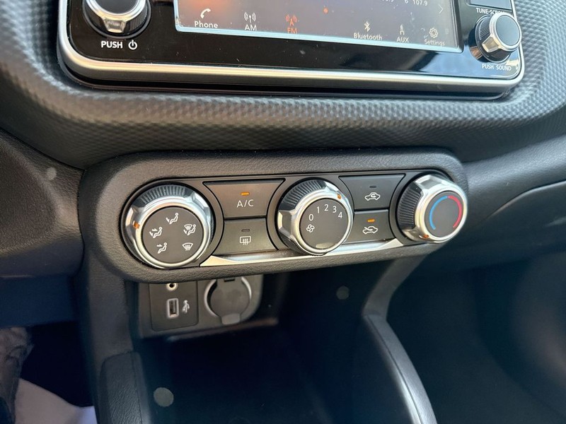 Nissan Kicks Vehicle Full-screen Gallery Image 37
