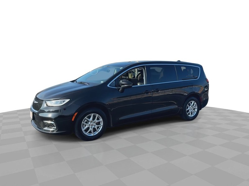Chrysler Pacifica Vehicle Full-screen Gallery Image 6